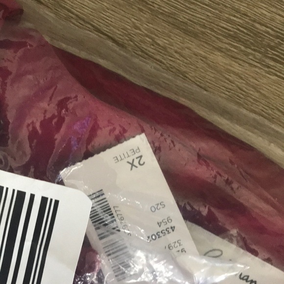 NWT Reitmans Satin blouse - Picture 4 of 4